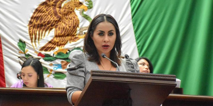 A propuesta de Gloria Tapia exhorta Congreso a Ejecutivo para placas con distintivos ecológicos