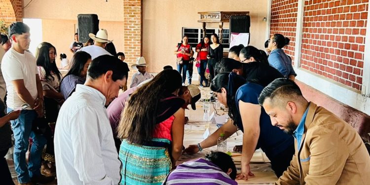Realiza Registro Civil campaña de matrimonios colectivos en Coeneo