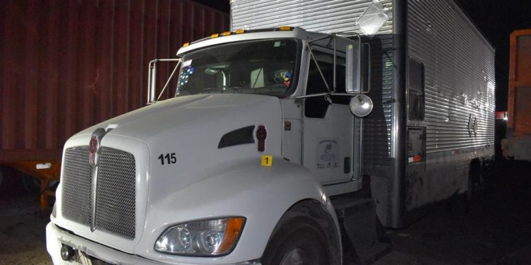 En cateo, recupera FGE un camión que transportaba más de 3 mdp en agroquímicos, que fue robado con violencia; asegura inmueble