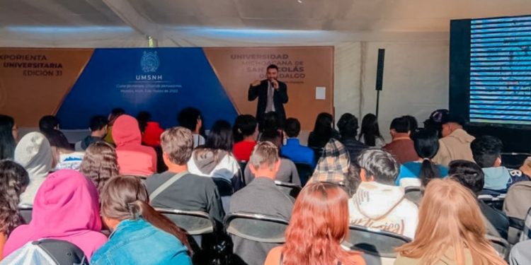 Imparte FGE charla en materia de atención al delito de trata de personas