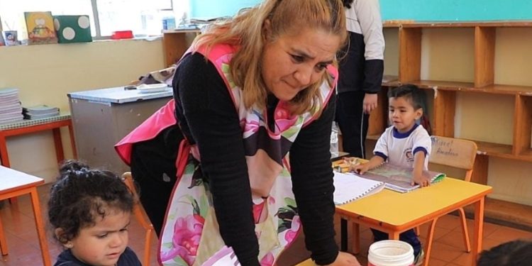 Alista SEE reconocimiento por años de labor docente