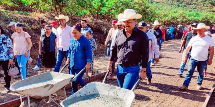 Ayuntamiento del Municipio de Juárez arranca Segunda Etapa de Camino Cerro Colorado-Mesa del Cercado