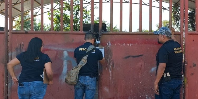 En cateo, asegura FGE inmueble y recupera dos vehículos y una cabina con alteraciones en sus medios de identificación