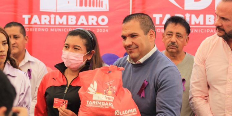 Inicia Bladimir González programa Unidos con las Jefas de Familia en Tarímbaro