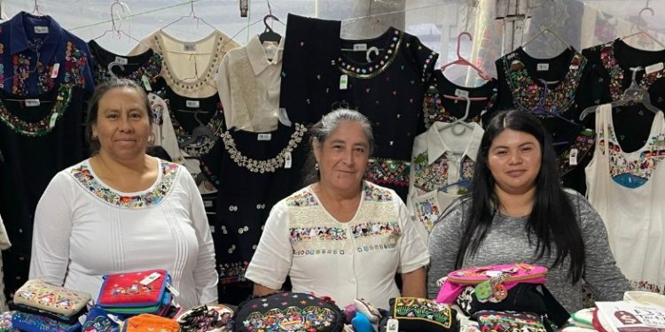 Bordadoras de historias: el arte que sostiene a más de 100 mujeres de Tzintzuntan