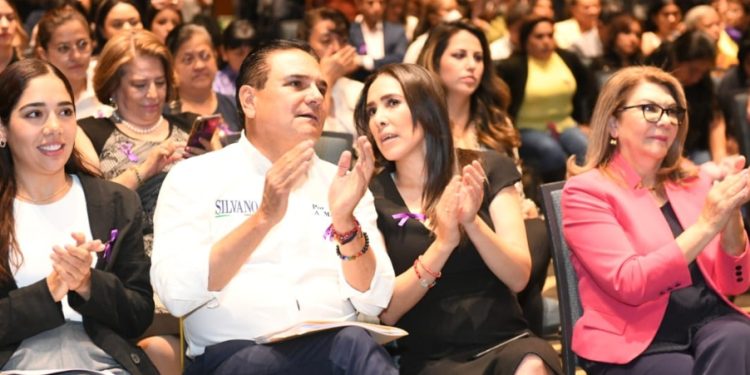 Silvano Aureoles, primer aspirante en presentar Agenda de Igualdad a favor de las mujeres