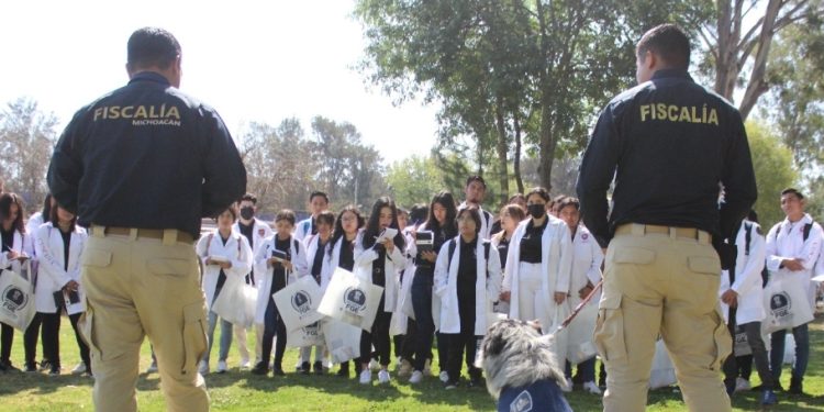 Estudiantes de bachillerato del CESCIJUC, visitan la Fiscalía General del Estado de Michoacán