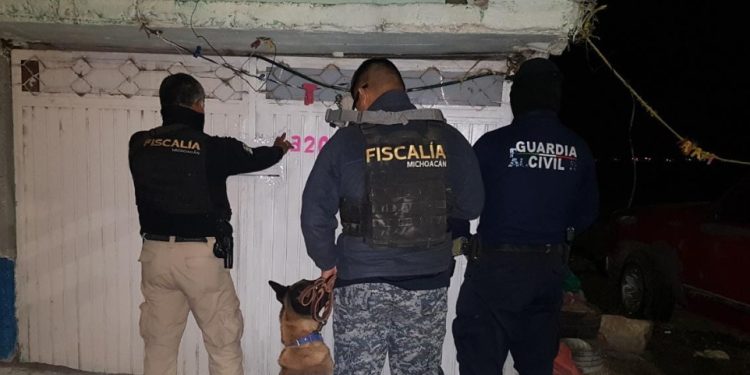 En cateo, asegura FGE inmueble relacionado en conductas ilícitas y detiene a tres hombres
