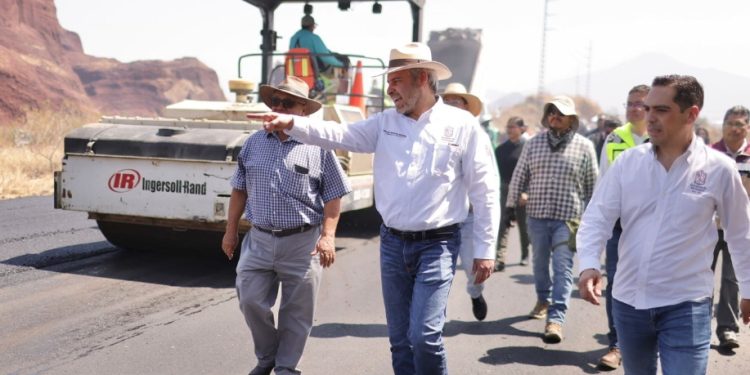 Supervisa Bedolla trabajos de rehabilitación en la carretera Jacona-Peribán