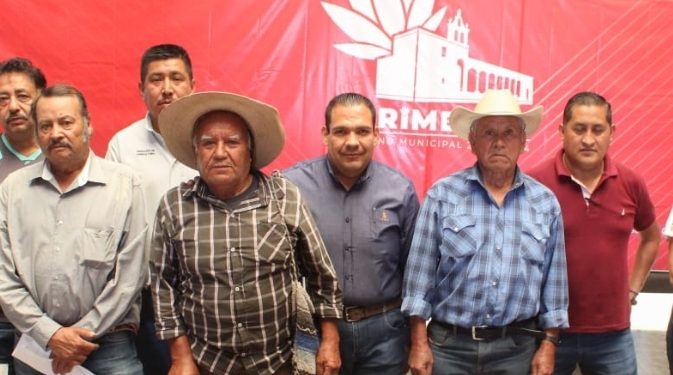 Entrega Bladimir González semilla elotera a las y los productores tarimbarenses