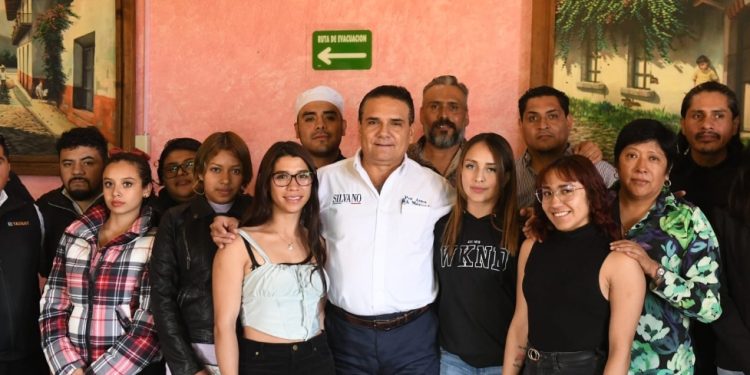 Silvano atiende a líderes y comerciantes del Estado de México interesados en conocer su proyecto de nación