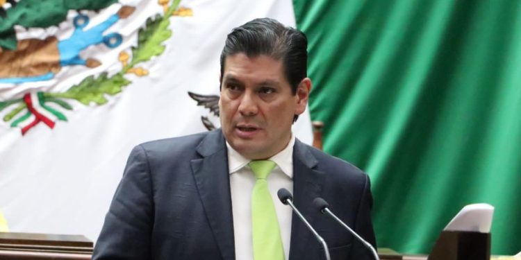 A propuesta de Ernesto Núñez, adiestrarán a caninos en situación de calle en apoyo a personas con discapacidad