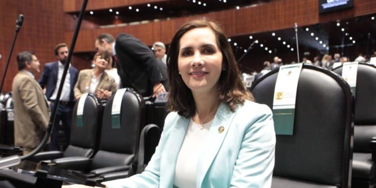 Pide Macarena Chávez a responsable de vías y carreteras del país frenar abusos