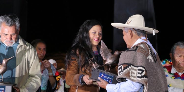 Gobierno de Michoacán galardona a participantes de K’uínchekua por preservar la cultura