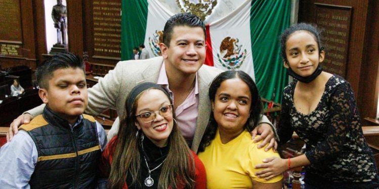 Autoridades deben hacer valer el mandato legal para el escalón universal: Víctor Zurita