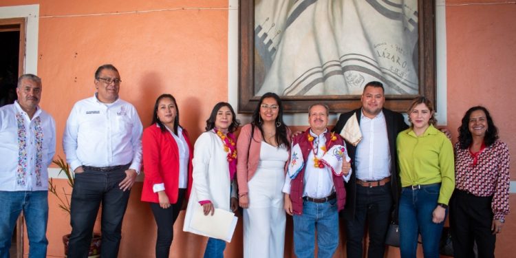 Entrega SEE lentes y material escolar a 41 planteles