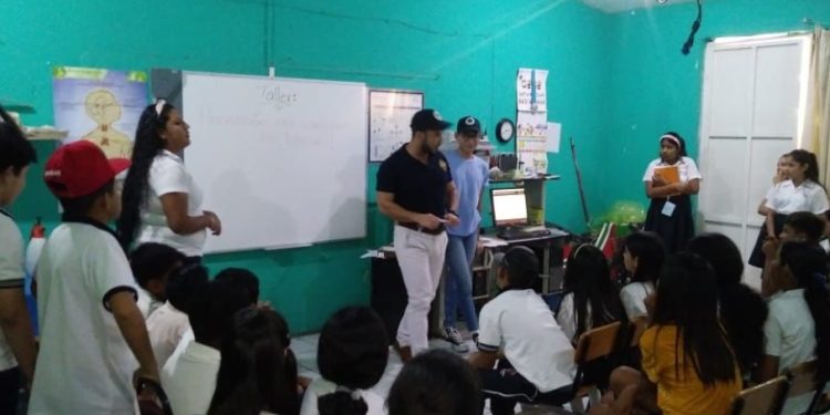 Imparte CMASC charla para prevención de adicciones a estudiantes de primaria en Apatzingán