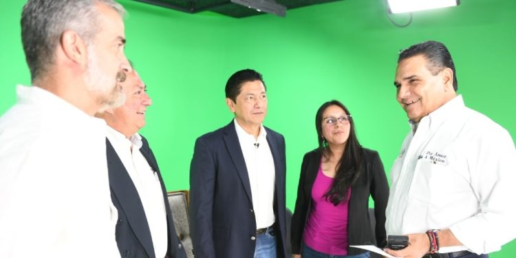 Participa Silvano Aureoles en conversatorio en el marco del día internacional de los bosques y el día mundial del agua