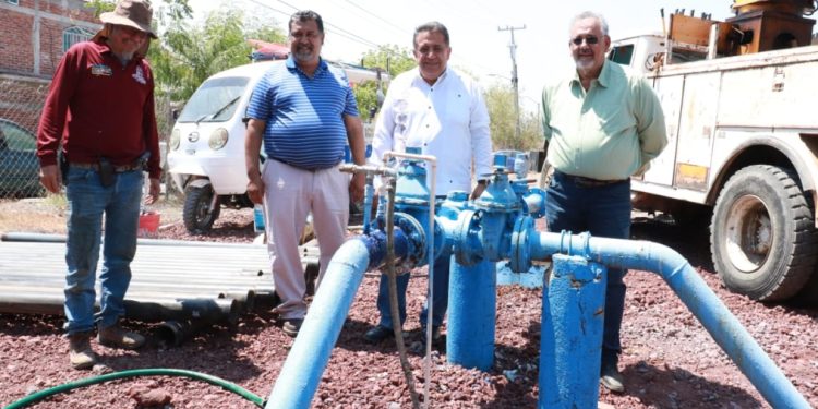 Cumple gobierno con dotación de agua potable para Bugambilias.