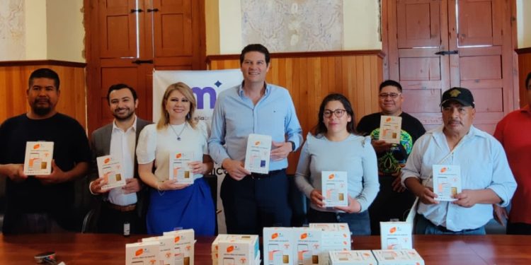 Entrega Gobierno Municipal terminales de pago a artesanos de Capula