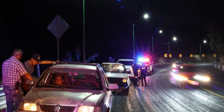 Alfonso Martínez enciende nueva iluminación en Ramal Camelinas