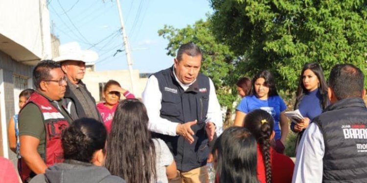 Juan Carlos Barragán promueve reutilizar productos para disminuir contaminación