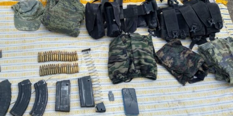 SSP y GN destruyen dos parapetos y aseguran equipo táctico, en Parácuaro