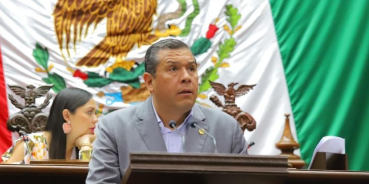 Juan Carlos Barragán busca proteger patrimonio de personas adultas mayores