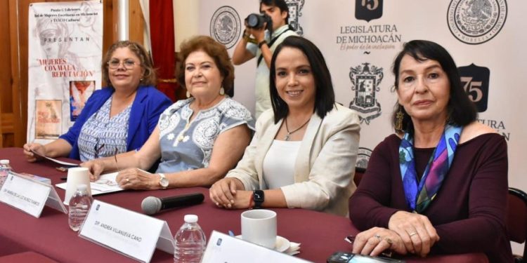 Mujeres escritoras llenan de arte y talento al Congreso del Estado