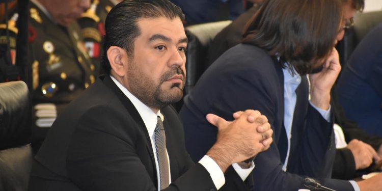 Fuerzas armadas deben estar del lado de los ciudadanos: Huacus