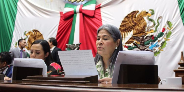 Propone Mayela Salas, prohibir el uso de plástico en eventos de instancias públicas