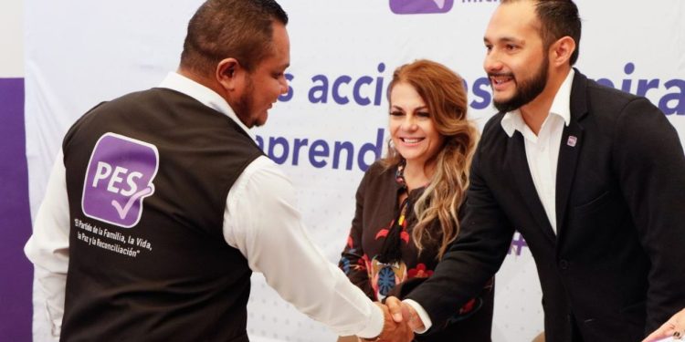 El PES, sigue con la formación de nuevos políticos