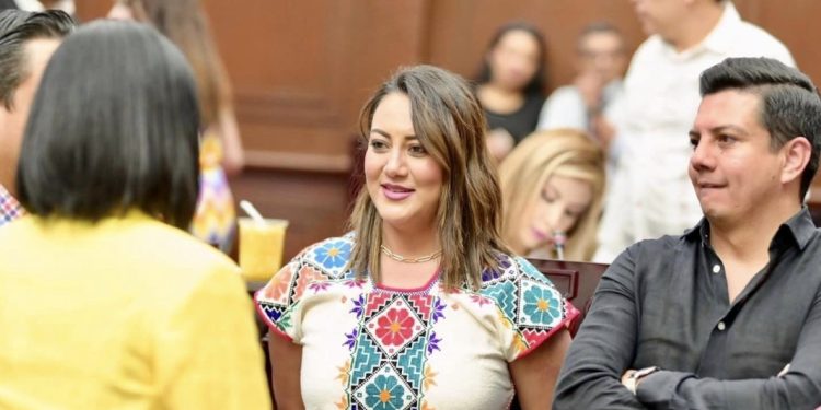 Hay que materializar acceso a derechos de madres, padres y tutores responsables de familia: Mónica Valdez