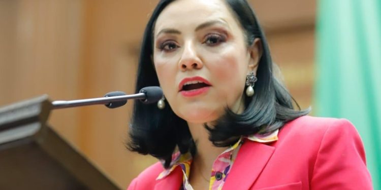 Propone diputada Adriana Hernández aumento de penas para el delito de matrimonio infantil forzado