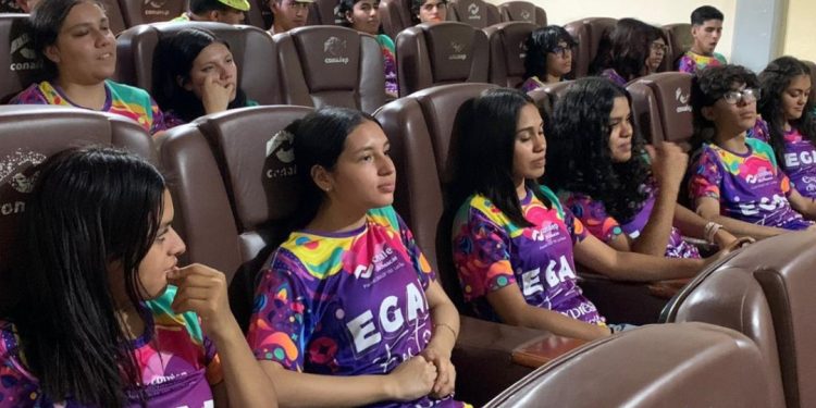 Muestran estudiantes del Conalep habilidades gráficas en festival