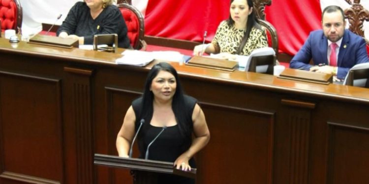 Presenta Brenda Fraga, iniciativa para castigar los ataques a la dignidad póstuma