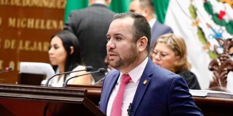 Impulsa Reyes Galindo iniciativa para que las y los estudiantes tengan mayor acceso al uso de tecnologías educativas en Michoacán