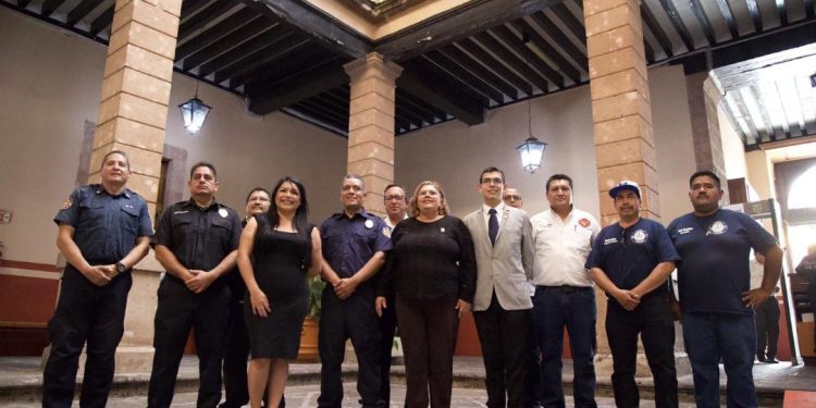 Aplaude Julieta García apoyo histórico a cuerpos de bomberos del estado