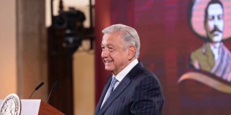 Aumento retroactivo de 8.2% promedio a docentes y trabajadores de la educación, anuncia presidente