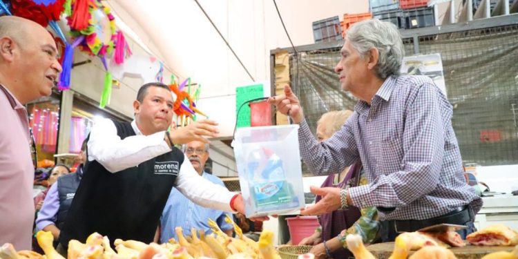 Juan Carlos Barragán invita a comprar en el mercado Independencia