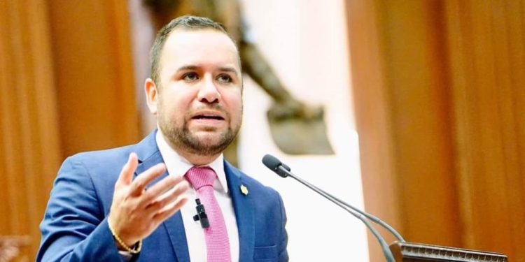 A iniciativa de Reyes Galindo, se logra reforma que garantiza igualdad salarial