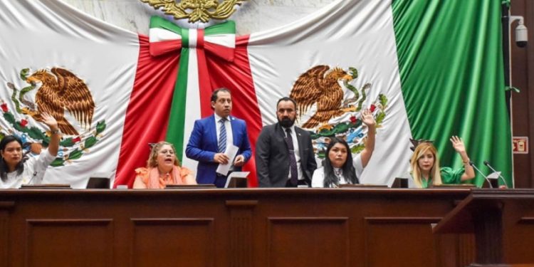 Por violar principio de legalidad, remueve Congreso al auditor superior