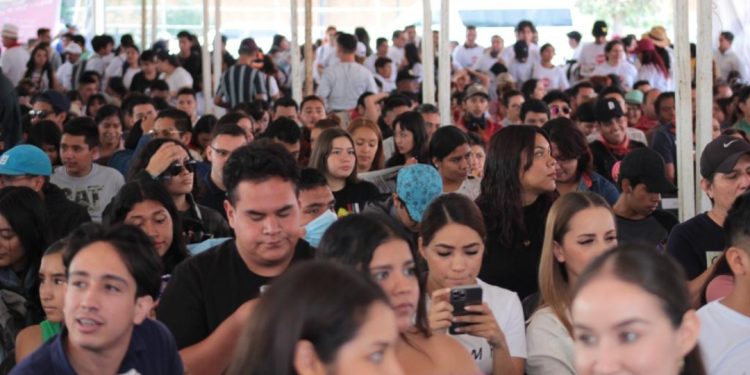 Juventudes michoacanas van con Claudia Sheiunbaum