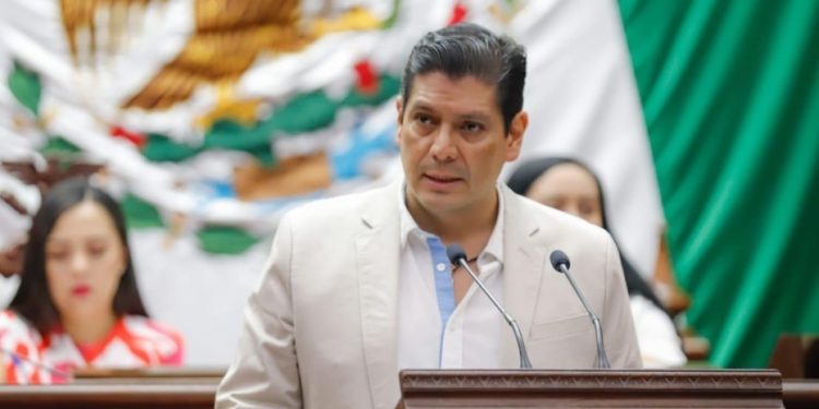 Busca Ernesto Núñez impulsar “Ley Monzón” en Michoacán
