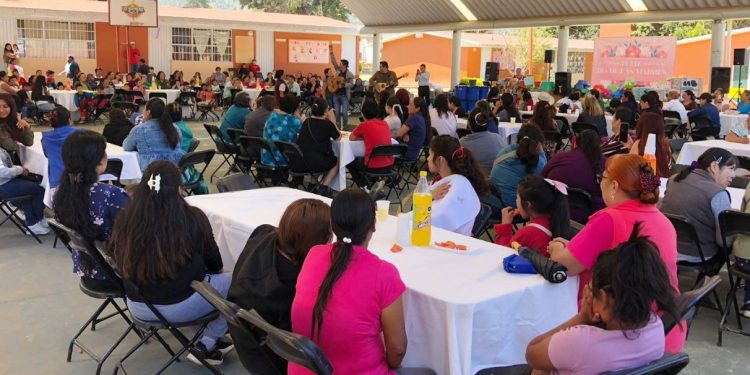 Colonias y Calles Unidas de Pátzcuaro cumple 45 años festejando a las madrecitas
