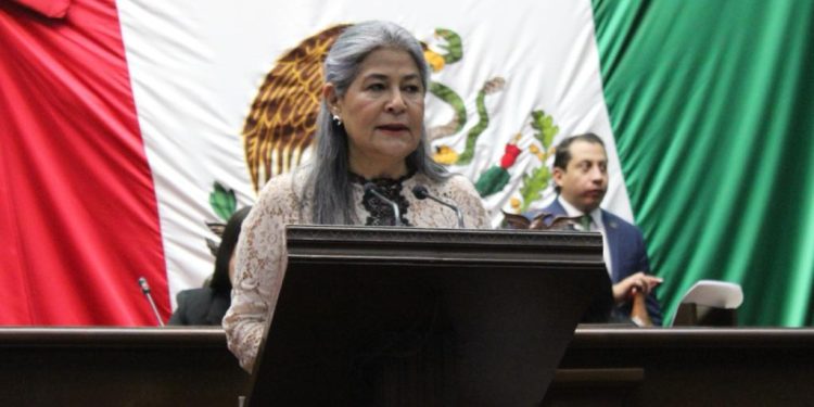 Propone Mayela Salas prohibir tatuajes en menores e instalación de estudios ambulantes