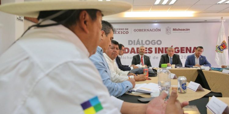 Refrendan Bedolla y Adán Augusto respaldo a comunidades indígenas