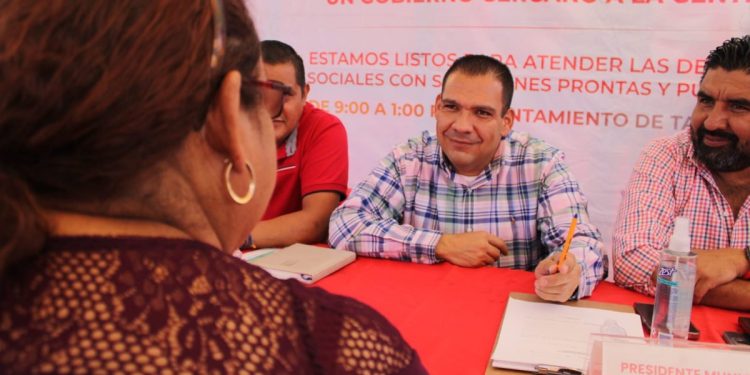Atiende Bladimir González a ciudadanía de Metrópolis 2