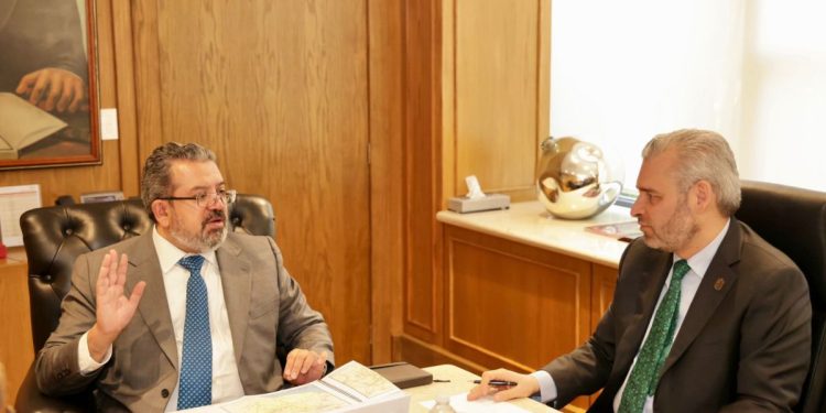 Acuerdan Bedolla y SICT obras de ampliación y seguridad para la Siglo XXI