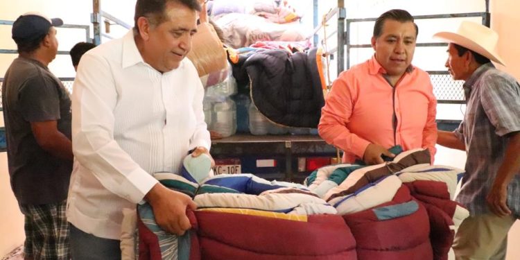 Continúan los apoyos del gobierno estatal y municipal a familias afectadas en Presa del Rosario.